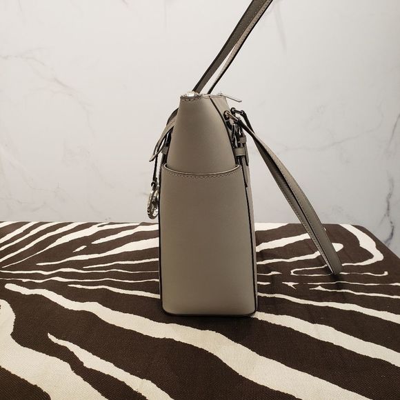 Michael Kors Charlotte Large Tote - Picture 4 of 7